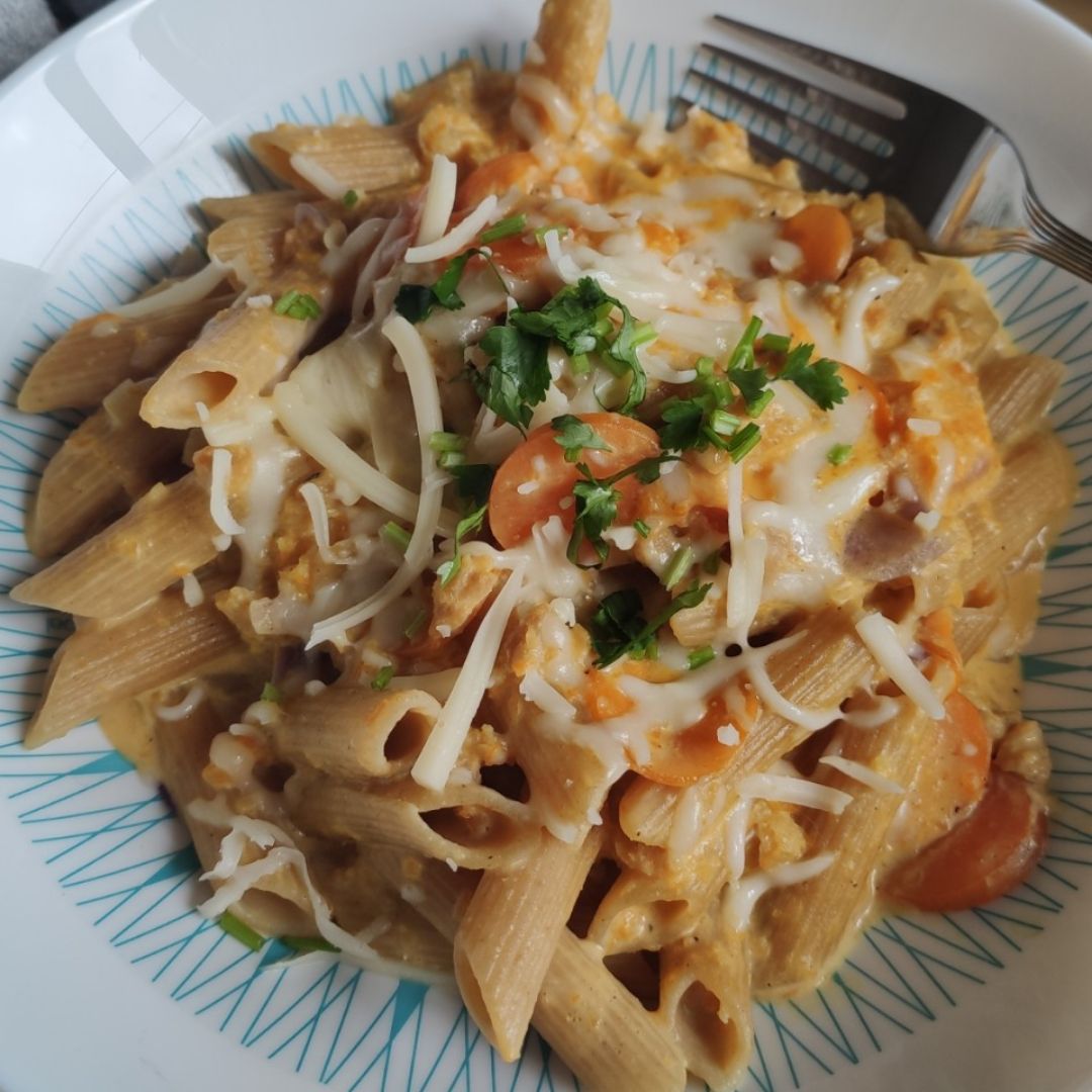 Pasta con curry de calabaza y soja texturizada Pasta con curry de calabaza y soja texturizada