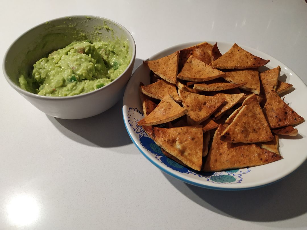 Nachos de pollo con guacamole casero Nachos de pollo con guacamole casero
