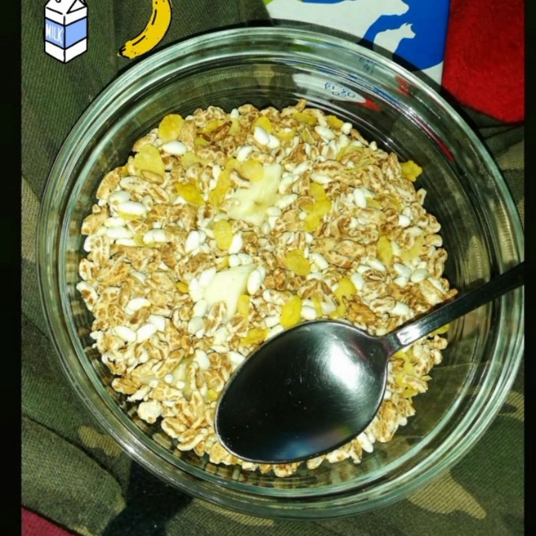 Cereales con leche y plátano Cereales con leche y plátano
