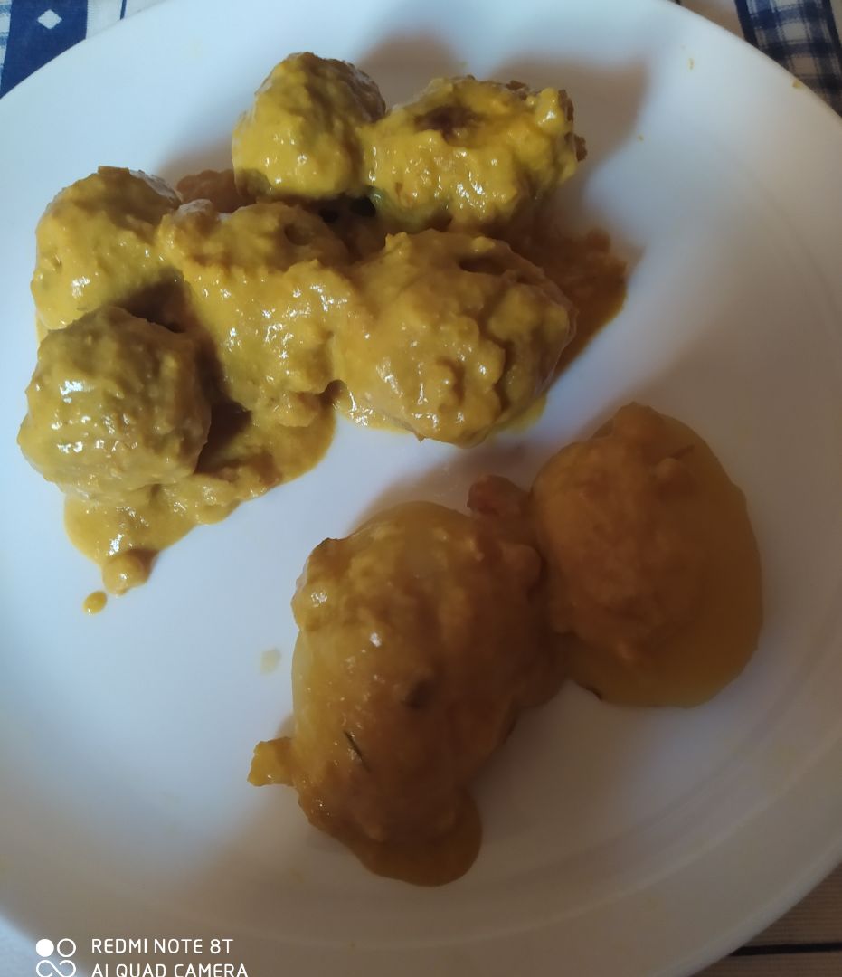 Albóndigas con salsa de almendras. Albóndigas con salsa de almendras.