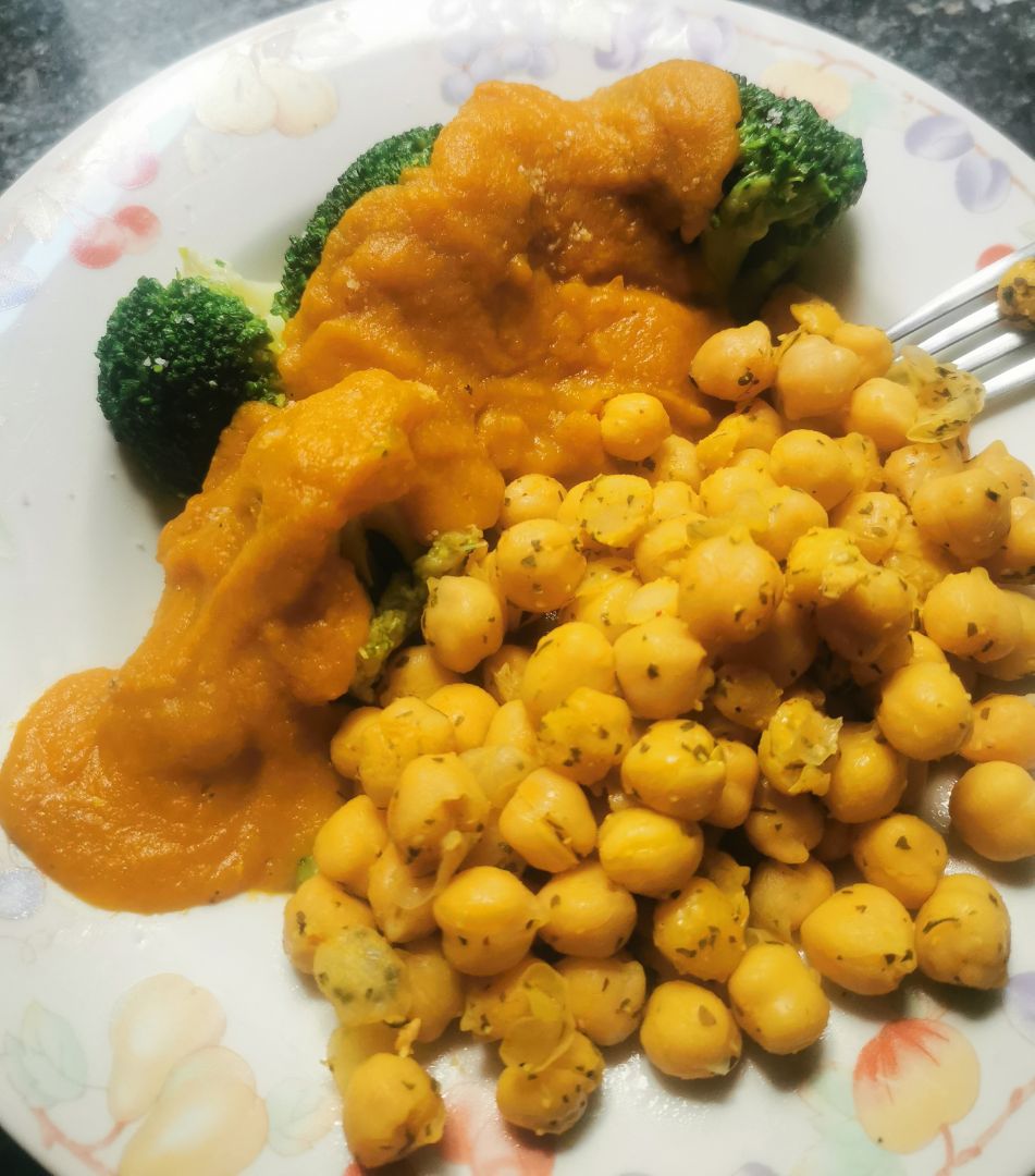Garbanzos, brócoli y salsa de zanahoria 🥕 🧡