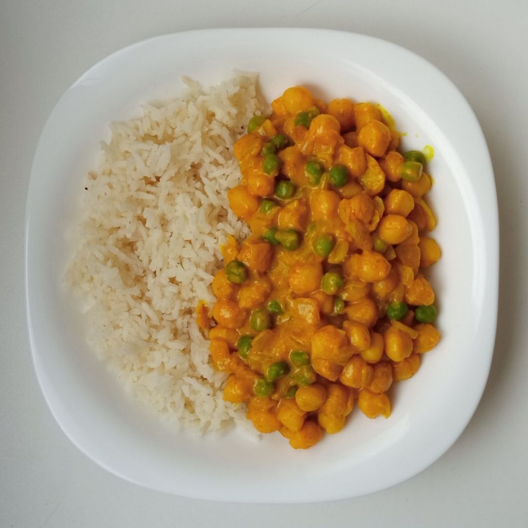 Garbanzos al curry con arroz