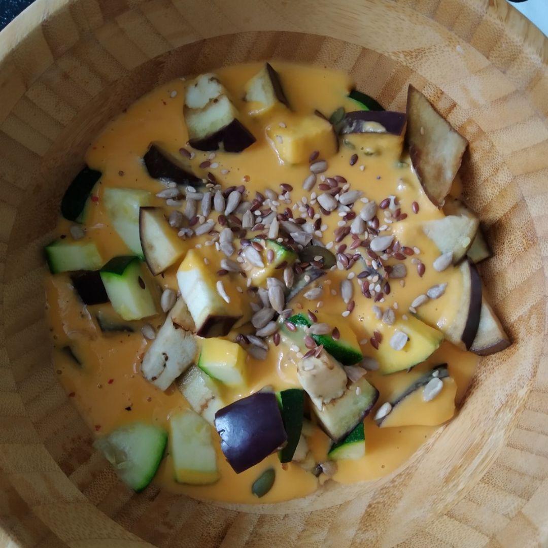 Dados de calabacín y berenjena en salsa de boniato Dados de calabacín y berenjena en salsa de boniato