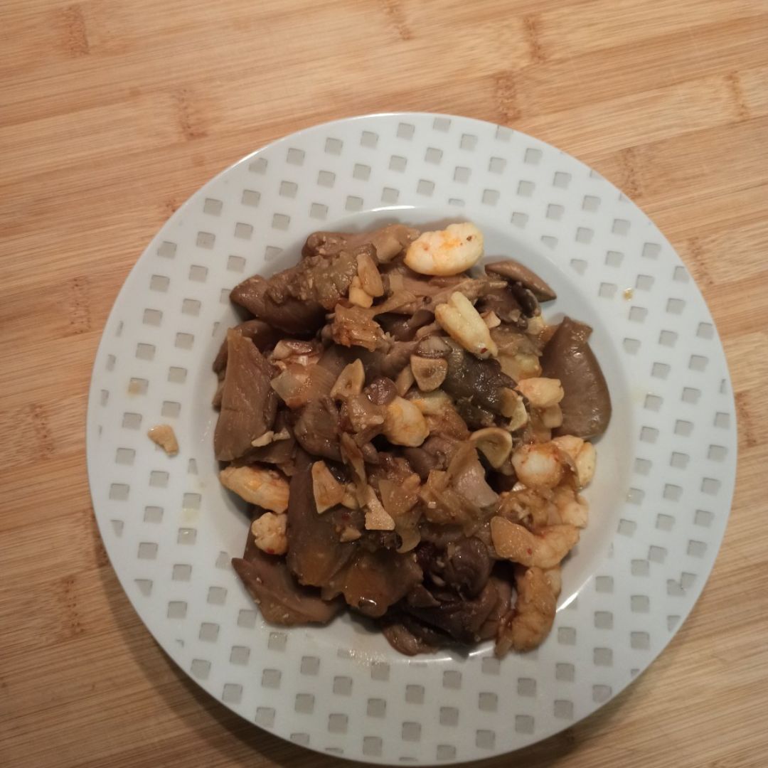 Setas al ajillo con langostinos Setas al ajillo con langostinos