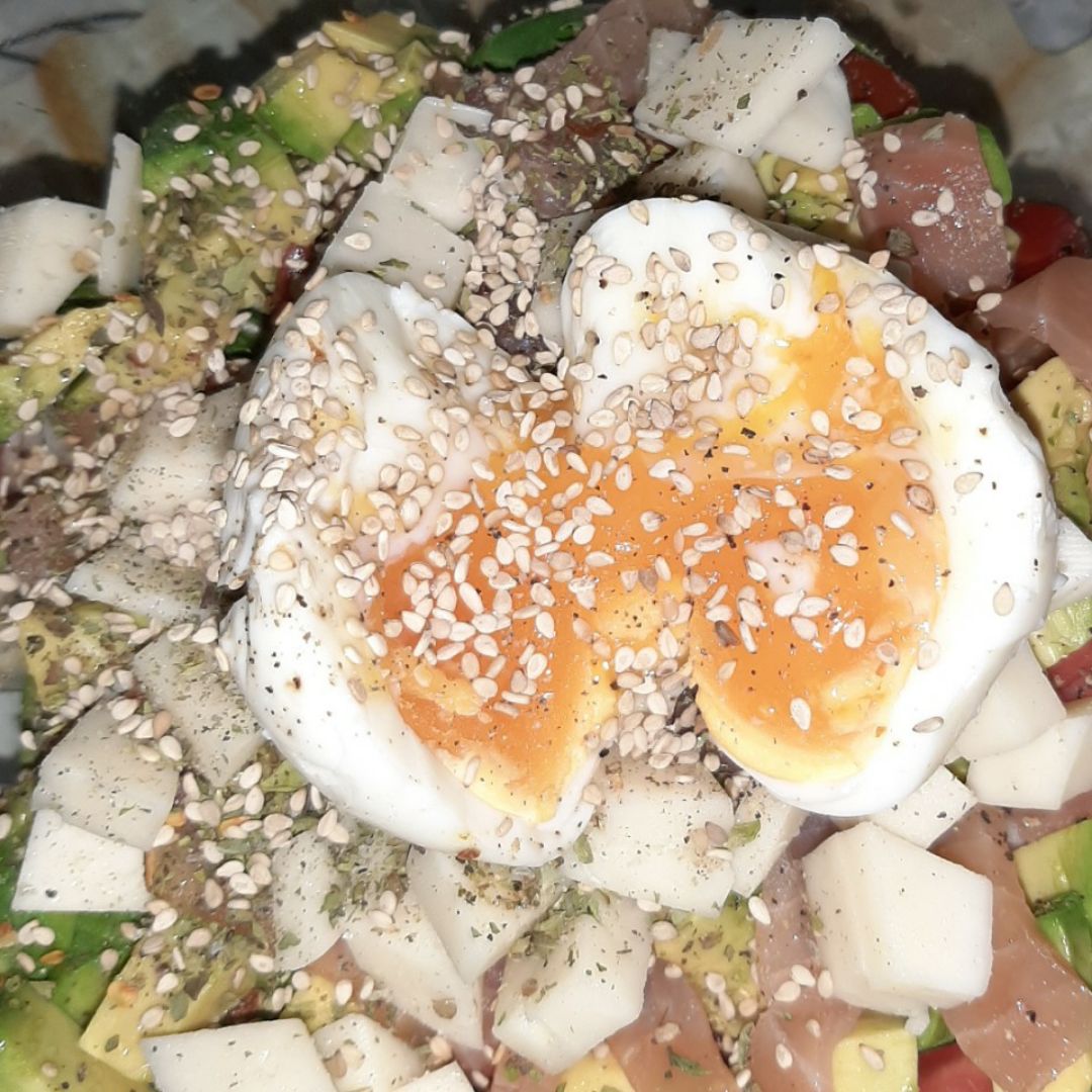 Poke de salmón, mango y huevo mollet Paso 2 Poke de salmón, mango y huevo mollet Paso 2