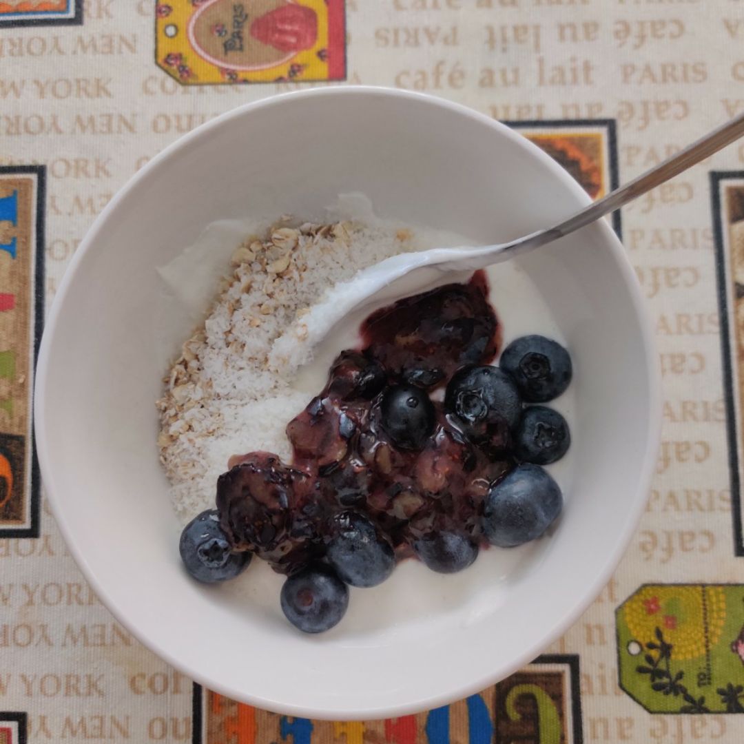 Bol de arandanos y avena Bol de arandanos y avena