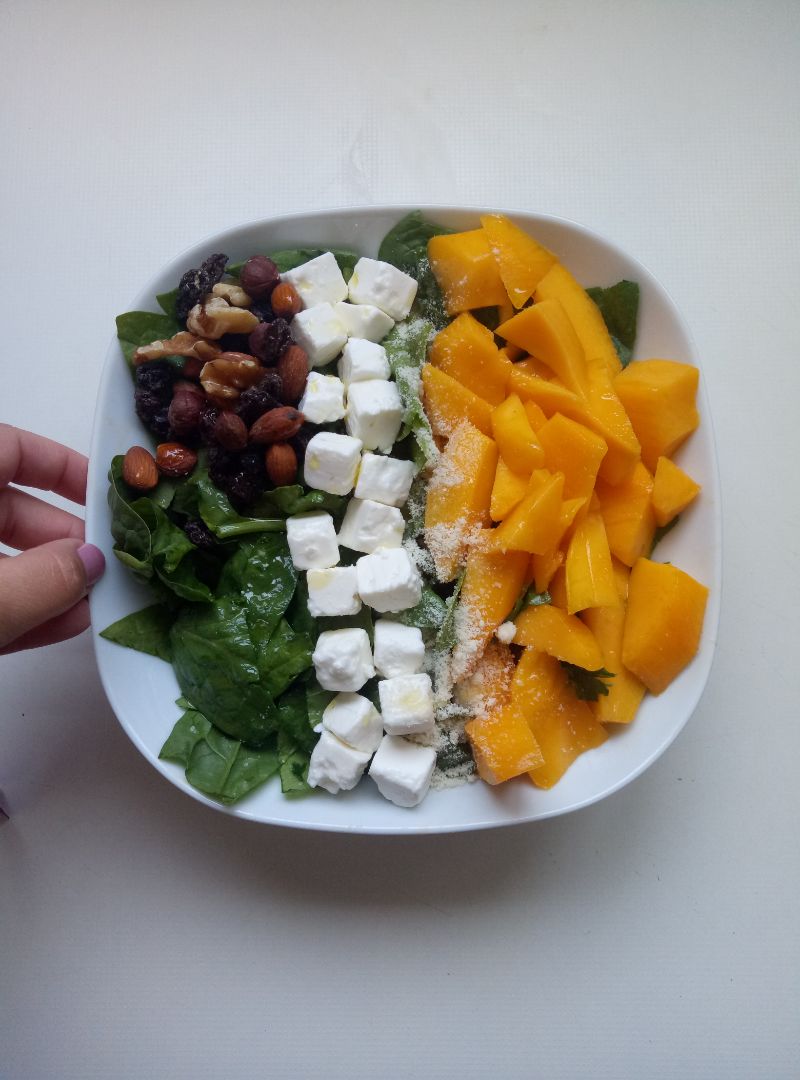 Ensalada de espinacas y mango