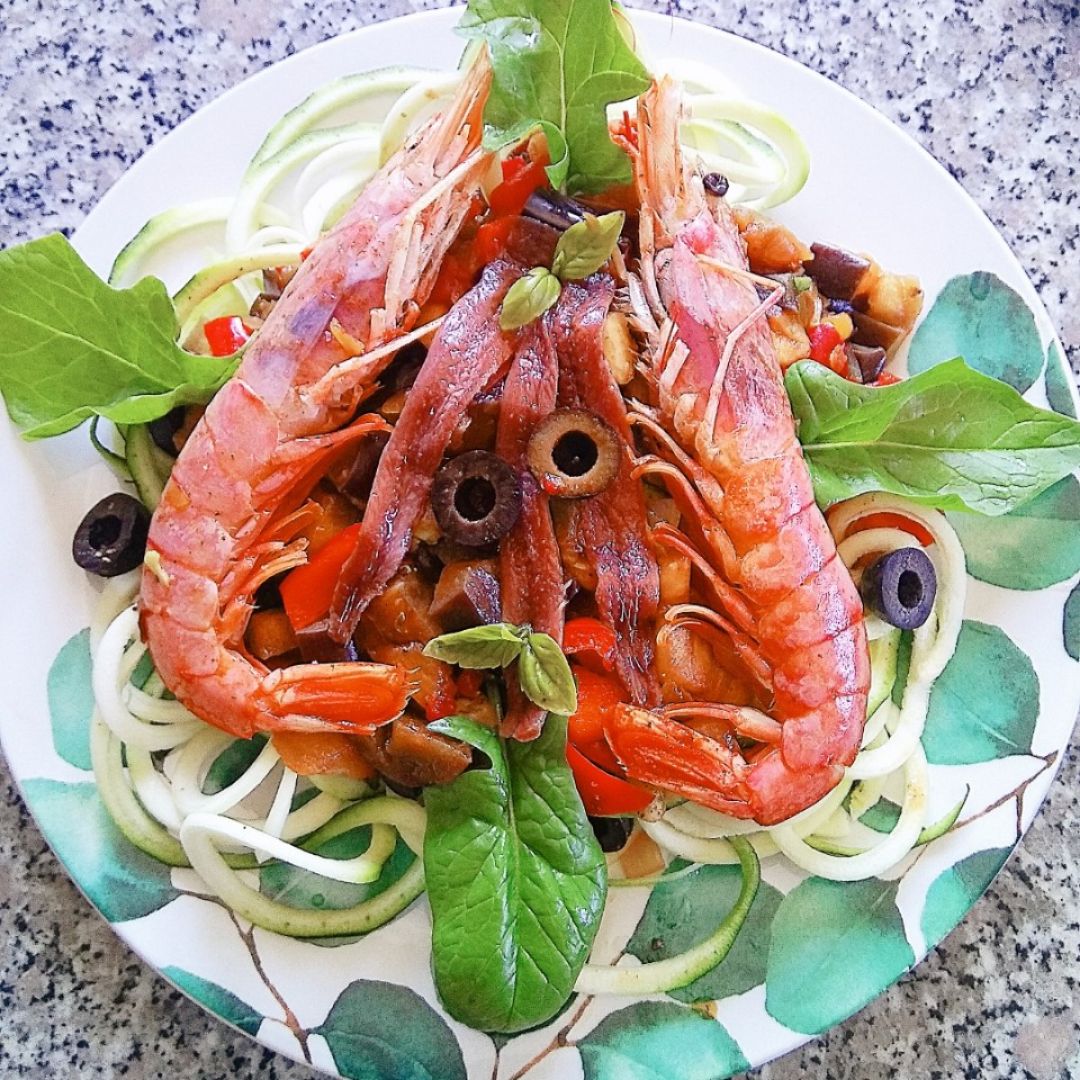 Calabacettis con verduritas y langostinos 🌶️🍆🥒🦐 Calabacettis con verduritas y langostinos 🌶️🍆🥒🦐