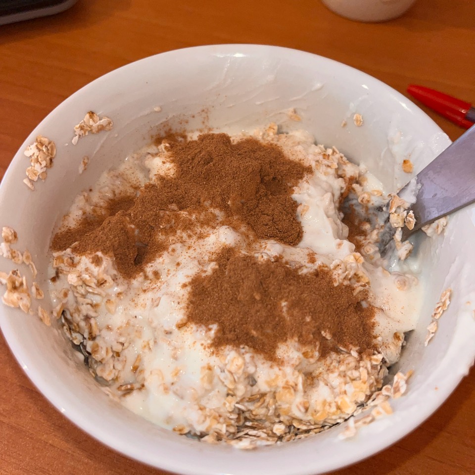 Yogurt narutal con Avena y canela Yogurt narutal con Avena y canela