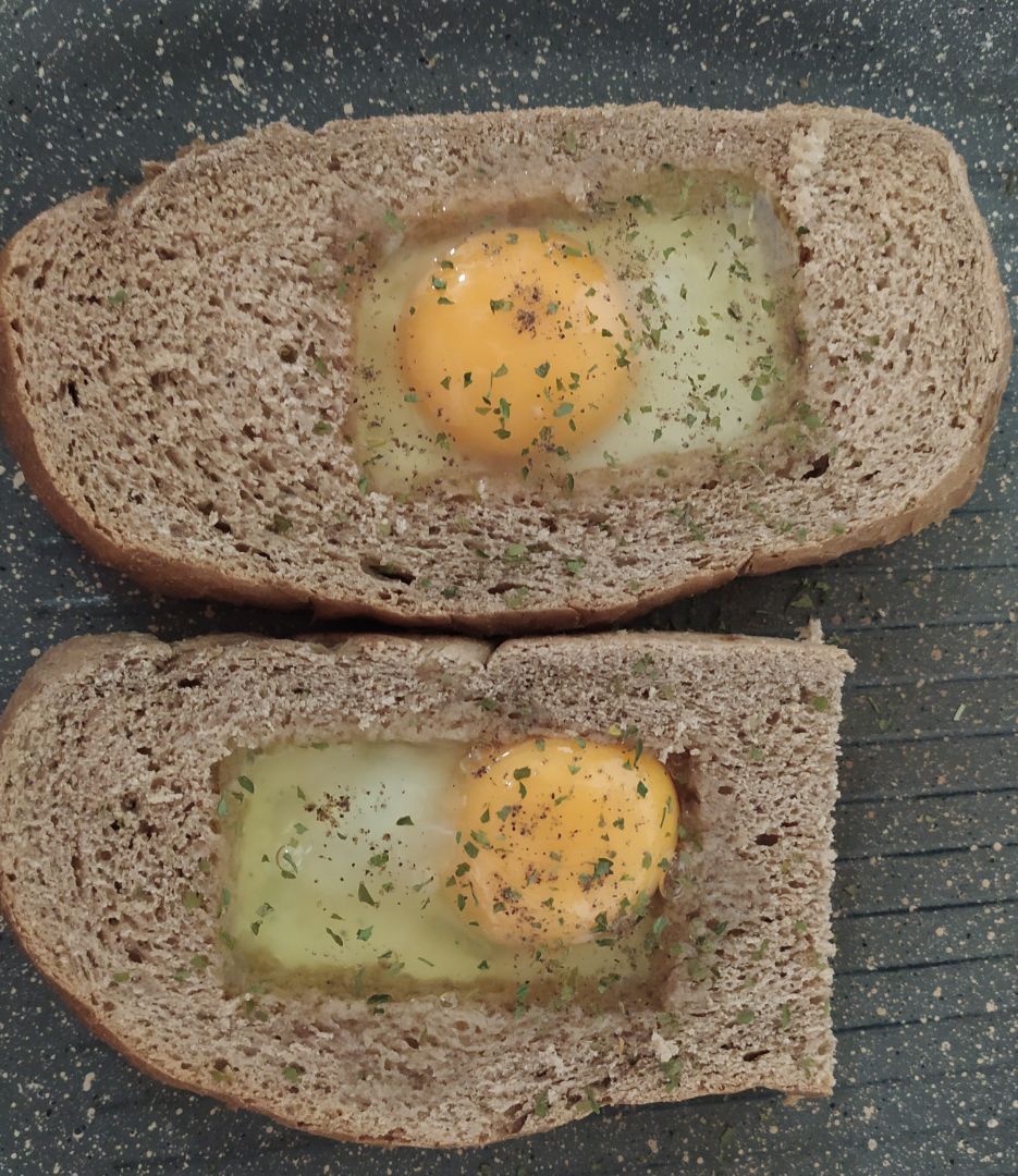 Huevo en pan de centeno  Paso 0