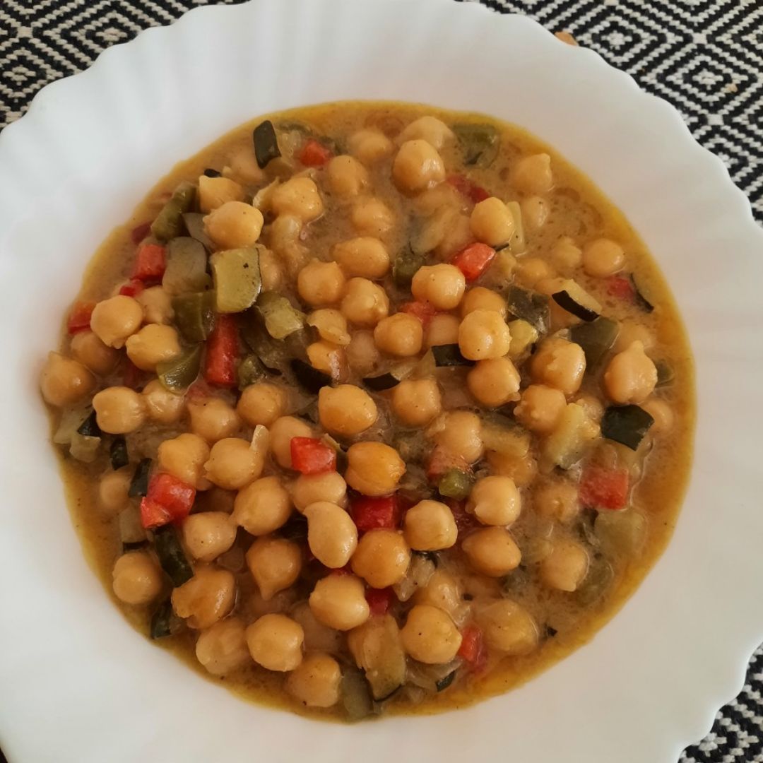 Garbanzos con curry y verduras