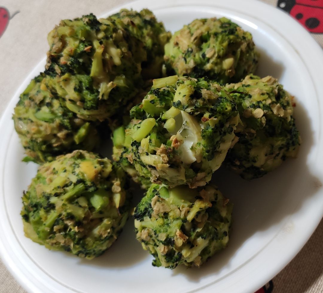 Bolitas de brócoli con rulo de cabra Bolitas de brócoli con rulo de cabra