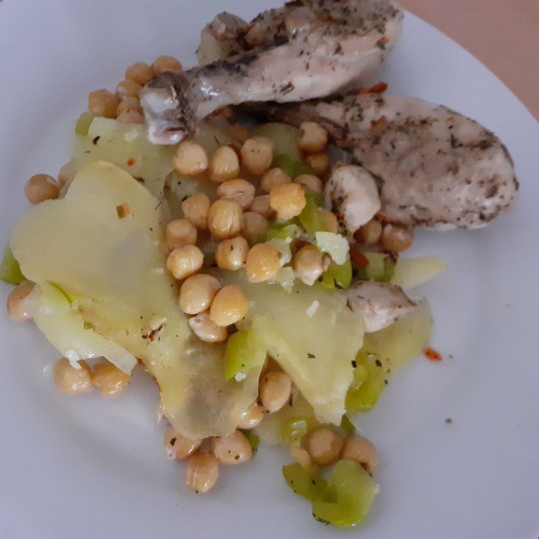 GARBANZOS CON POLLO AL HORNO GARBANZOS CON POLLO AL HORNO