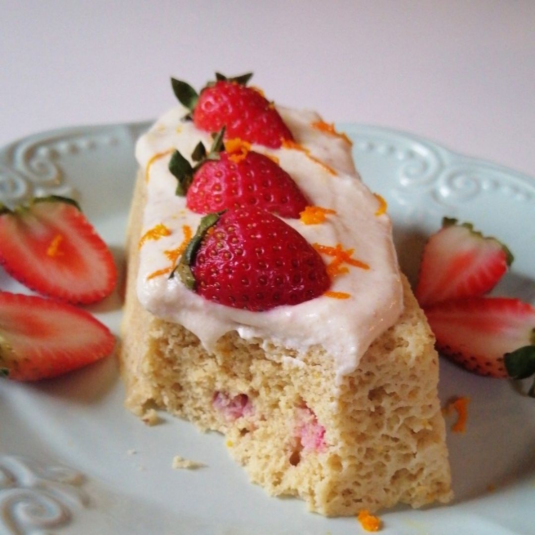Mugcake de fresas y queso ricotta 