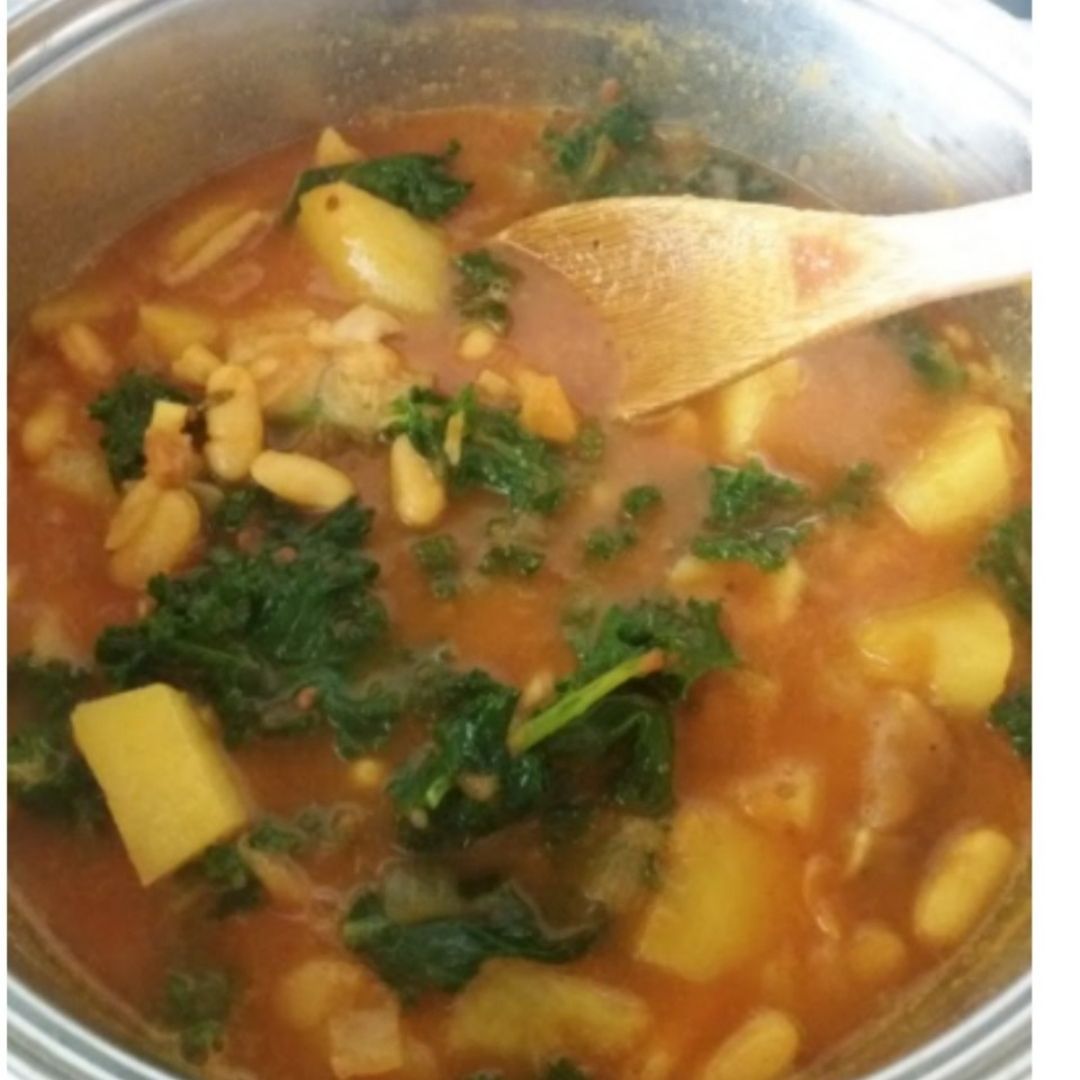 Alubias con kale Alubias con kale