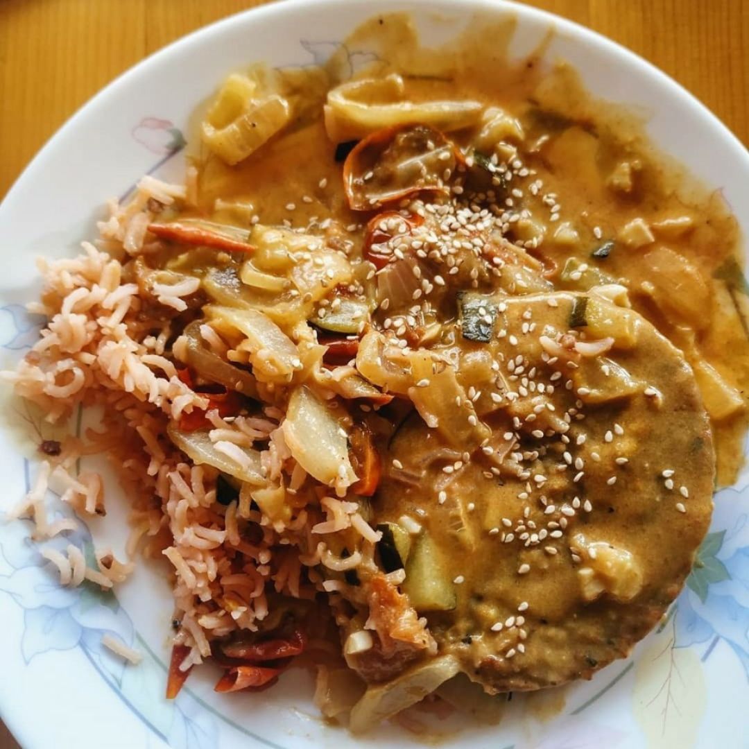 Seitán en salsa de naranja con arroz Seitán en salsa de naranja con arroz