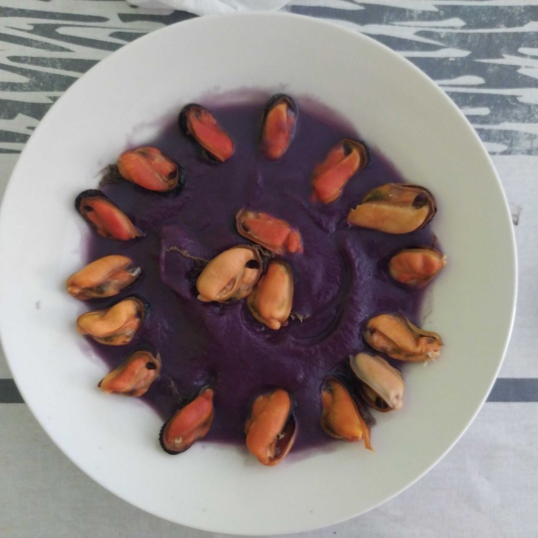 Puré de col lombarda con mejillones Puré de col lombarda con mejillones