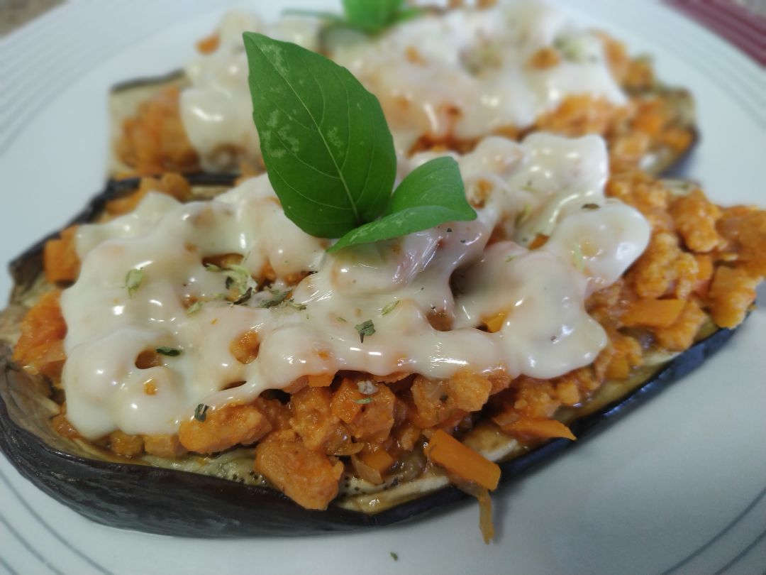 Berenjenas rellenas de bolognesa de soja Berenjenas rellenas de bolognesa de soja