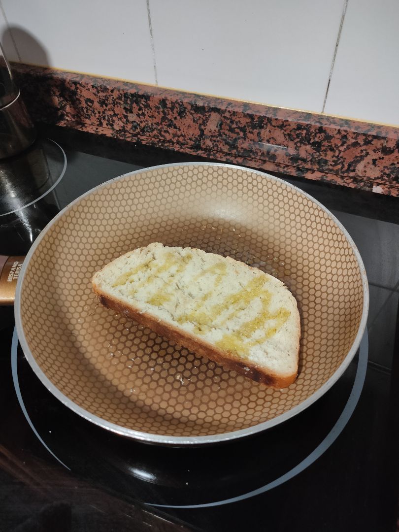Tosta de aguacate, atún y pimientos del piquillo 🍞🥑🌶️ Paso 1 Tosta de aguacate, atún y pimientos del piquillo 🍞🥑🌶️ Paso 1