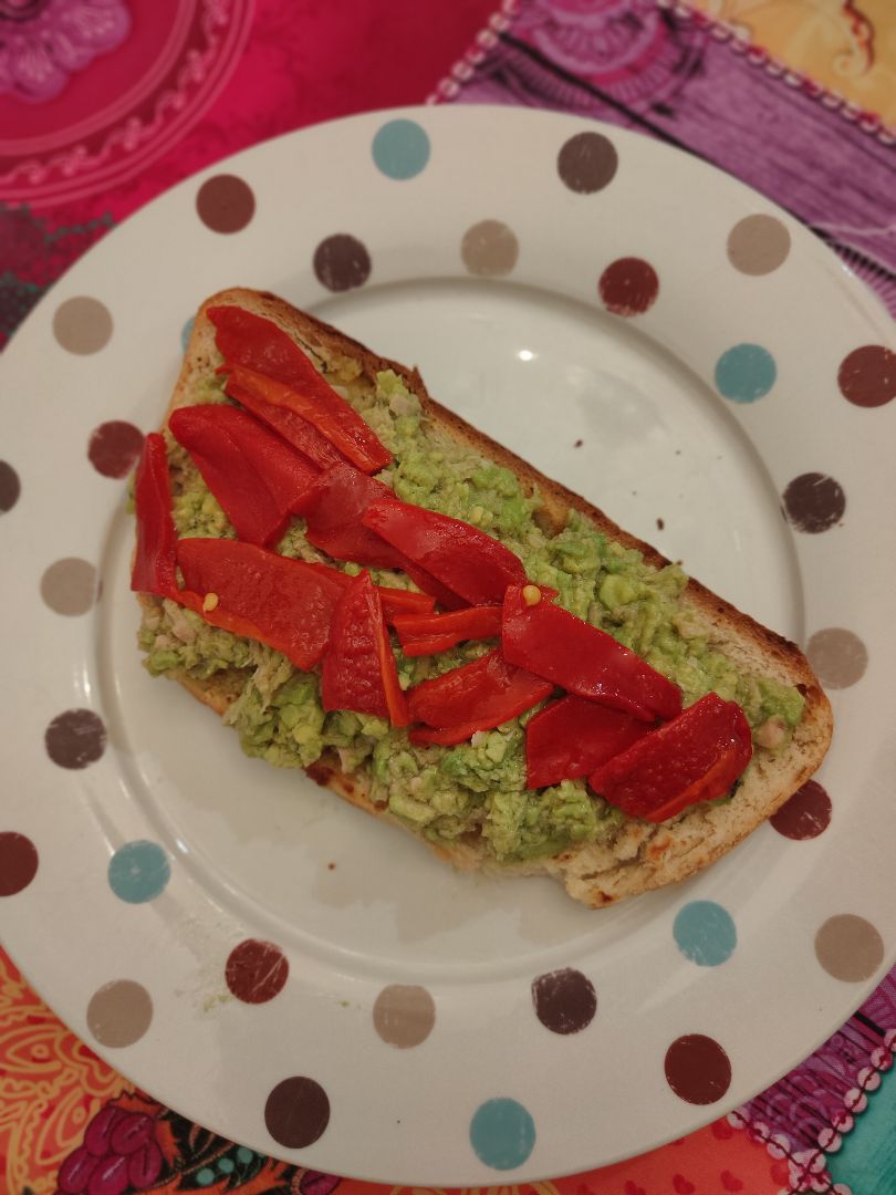 Tosta de aguacate, atún y pimientos del piquillo 🍞🥑🌶️ Paso 2 Tosta de aguacate, atún y pimientos del piquillo 🍞🥑🌶️ Paso 2