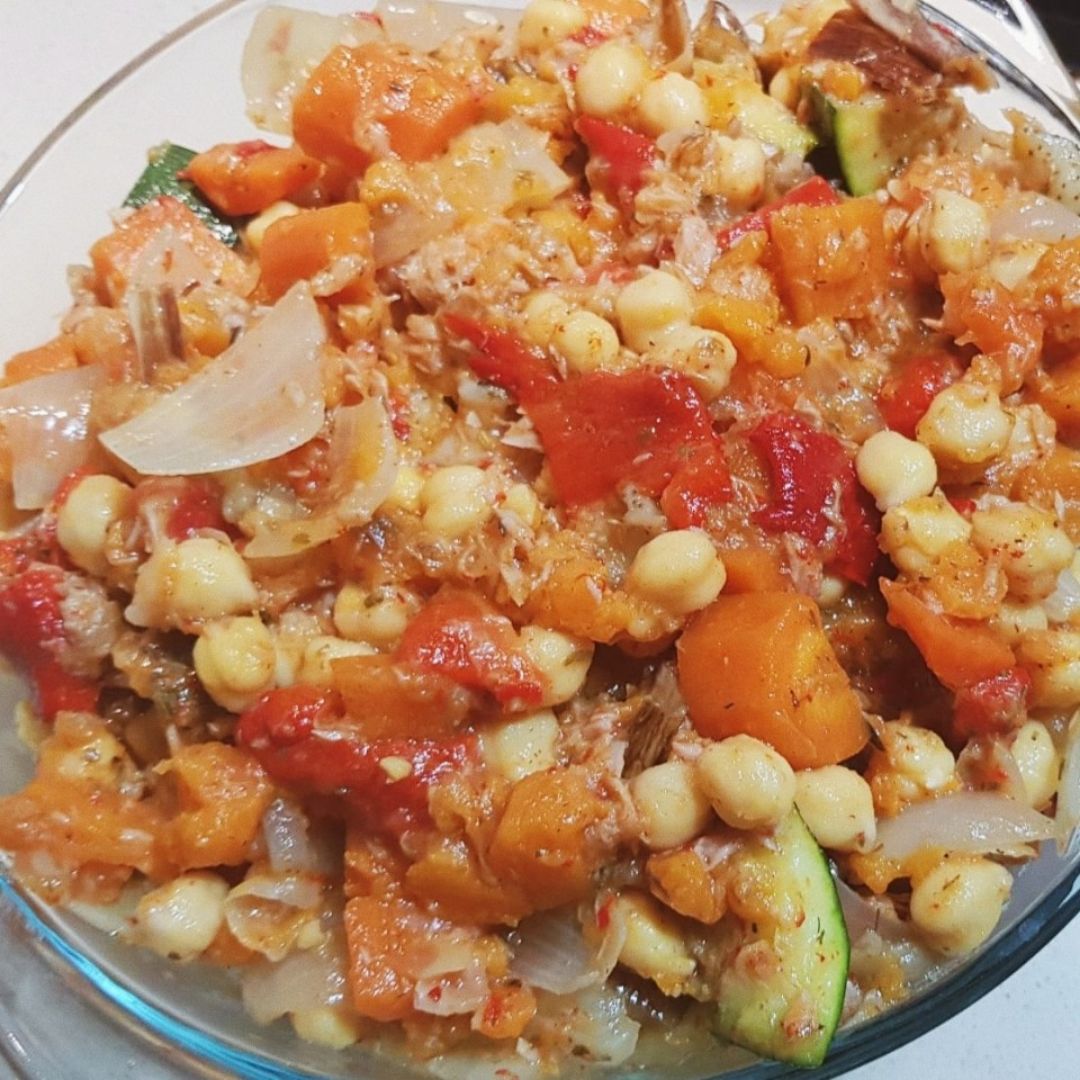 Garbanzos con verduras especiadas al horno Garbanzos con verduras especiadas al horno