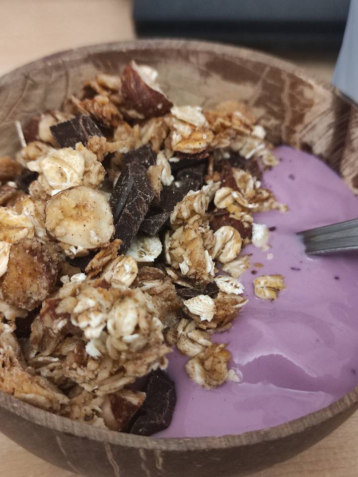 Granola casera con yogur vegetal 