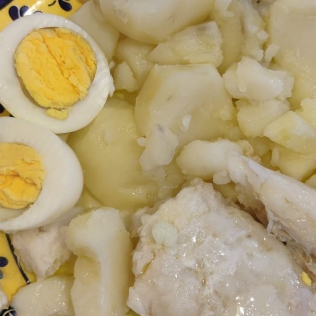 Merluza con patata y huevo
