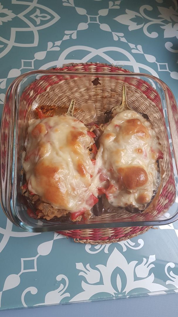 Berenjenas rellenas de pimiento rojo y atún