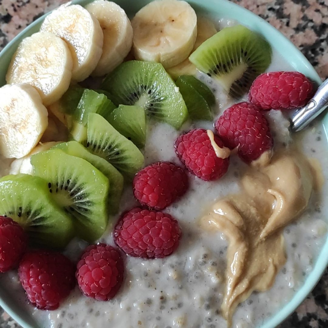 Porridge de avena y chía con toppings Porridge de avena y chía con toppings