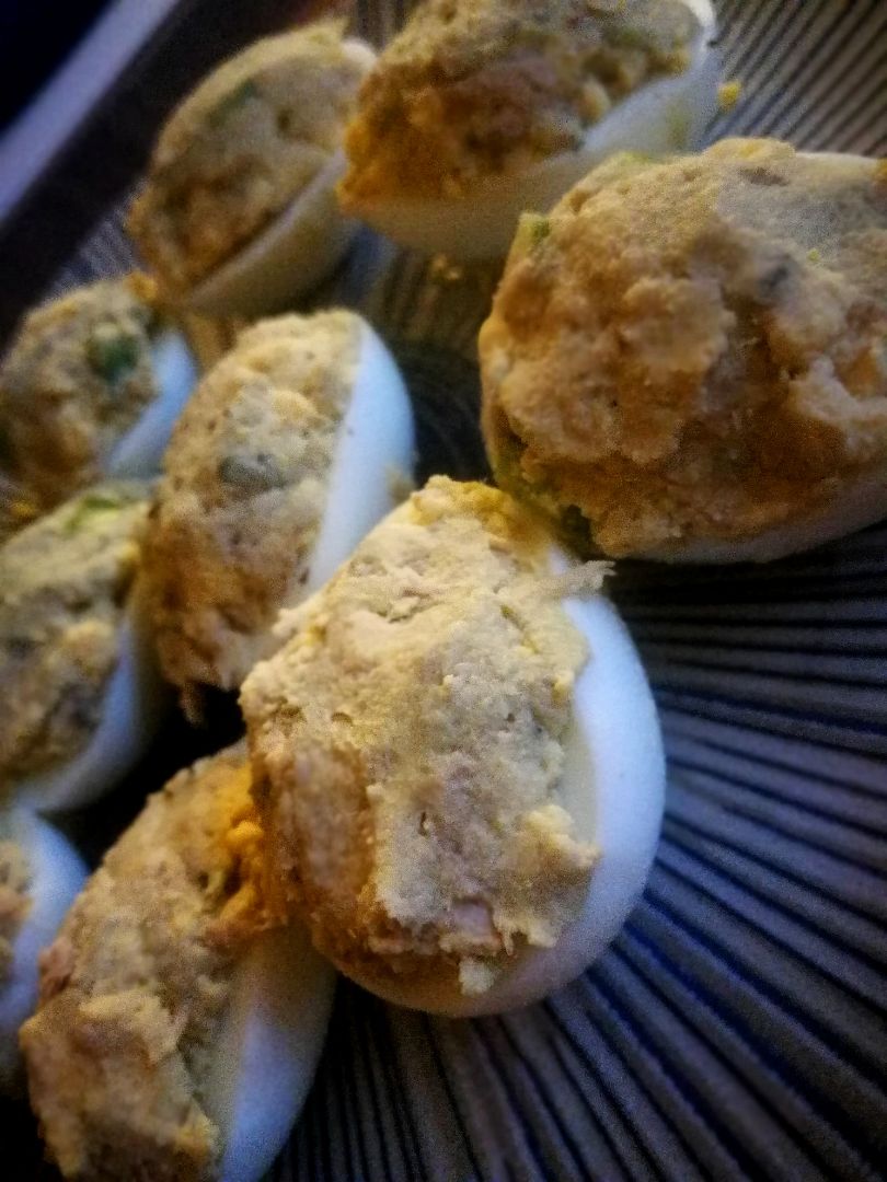 Huevos rellenos de aguacate y atún Paso 3 Huevos rellenos de aguacate y atún Paso 3