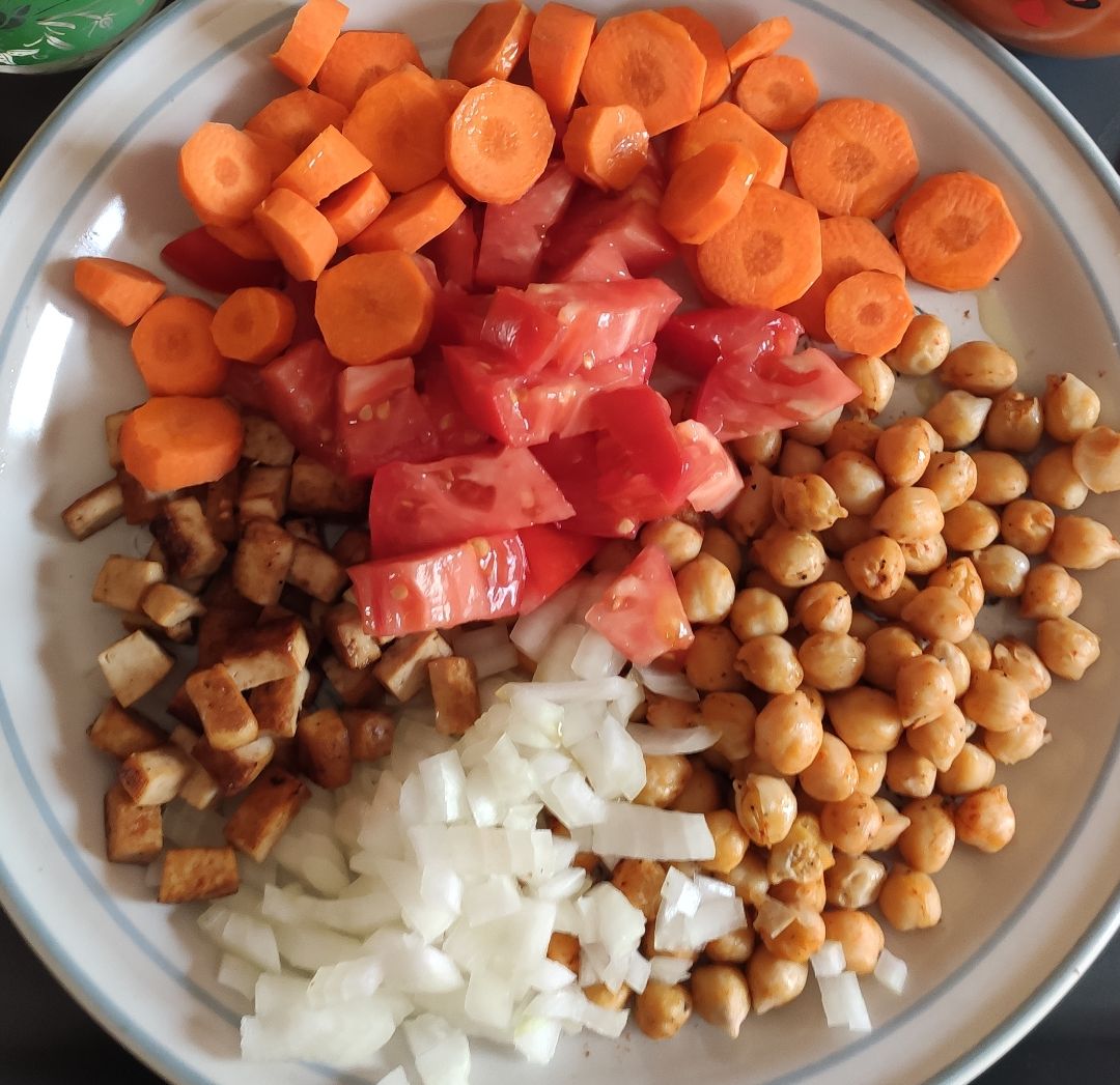 Ensalada de garbanzos y tofu