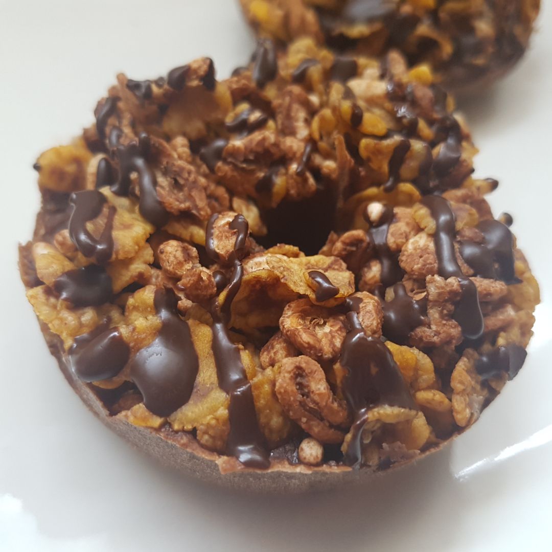 DONUTS CRUNCH DE CHOCOLATE Y CACAHUETE DONUTS CRUNCH DE CHOCOLATE Y CACAHUETE