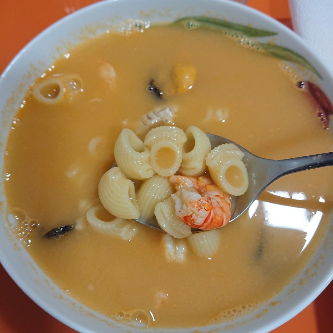 Sopa de marisco con tiburones Sopa de marisco con tiburones