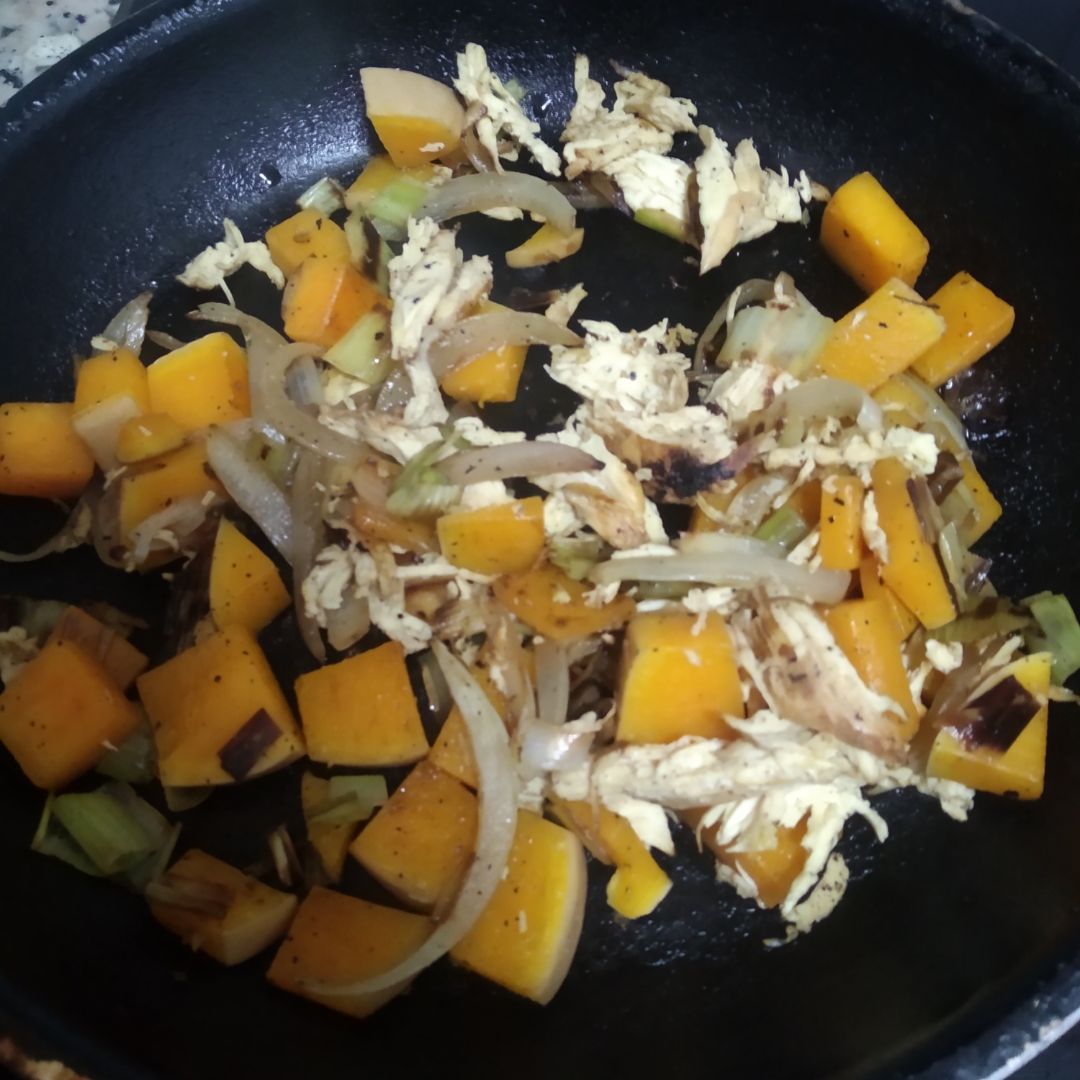 Lasaña rellena de calabaza y pollo 🎃 Paso 5 Lasaña rellena de calabaza y pollo 🎃 Paso 5