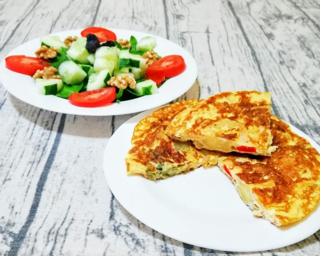 Tortilla de Patatas 🥔, Cebolla, Brócoli 🥦 y Pimiento 🌶 Rojo 