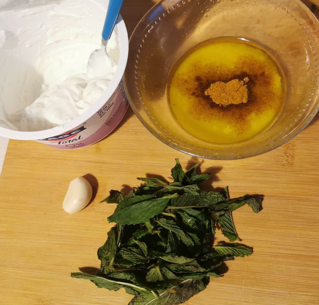 Salsa de curry con menta Paso 0 Salsa de curry con menta Paso 0