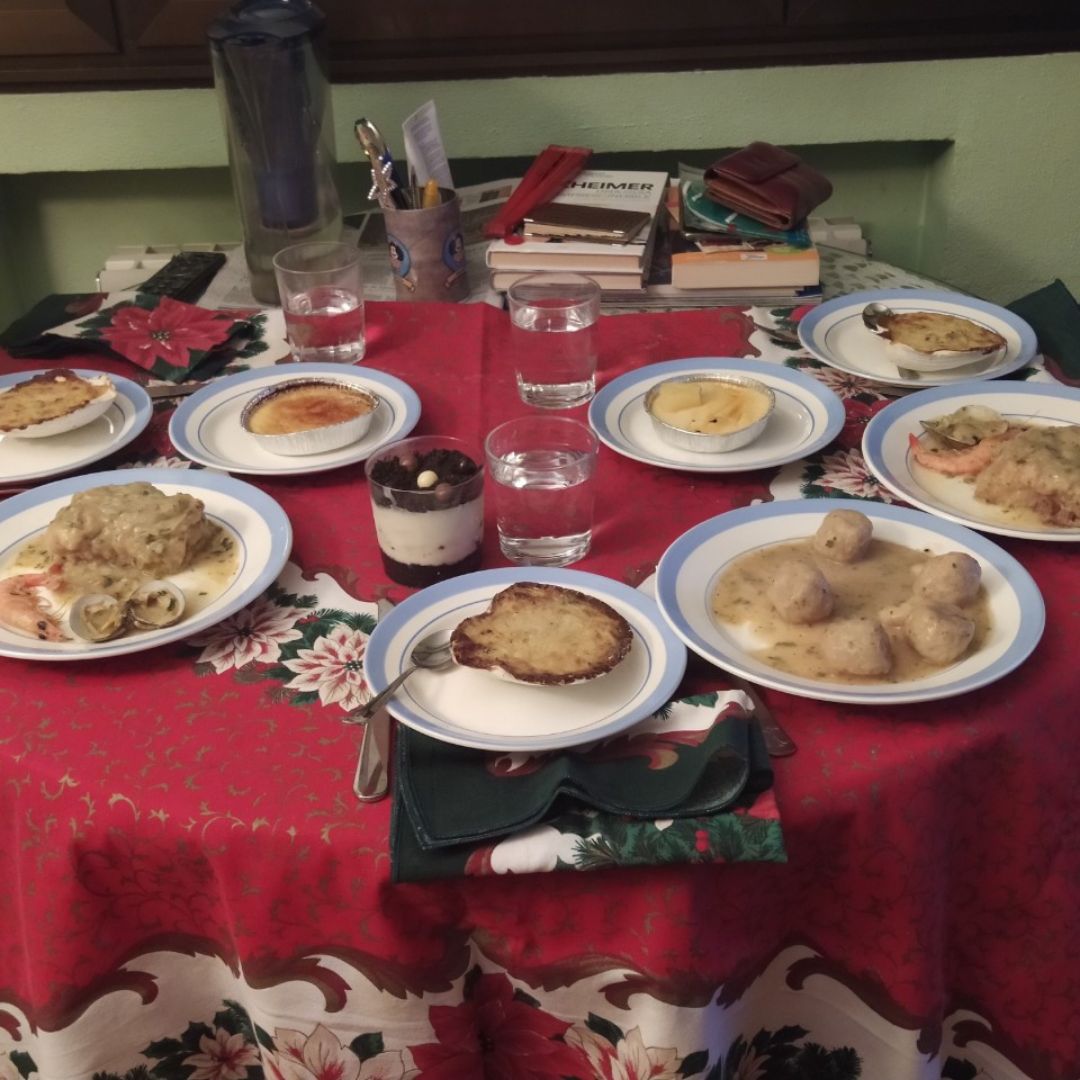 Unas vieiras con merluza albóndigas de merluza y unos postres Unas vieiras con merluza albóndigas de merluza y unos postres