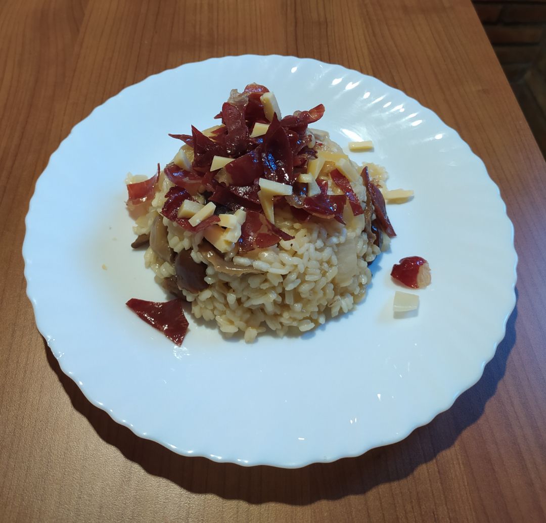 Arroz con setas, jamón y queso parmesano Arroz con setas, jamón y queso parmesano
