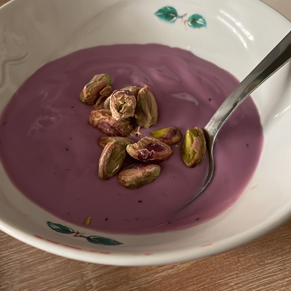 Yogur de arándanos con pistachos Yogur de arándanos con pistachos