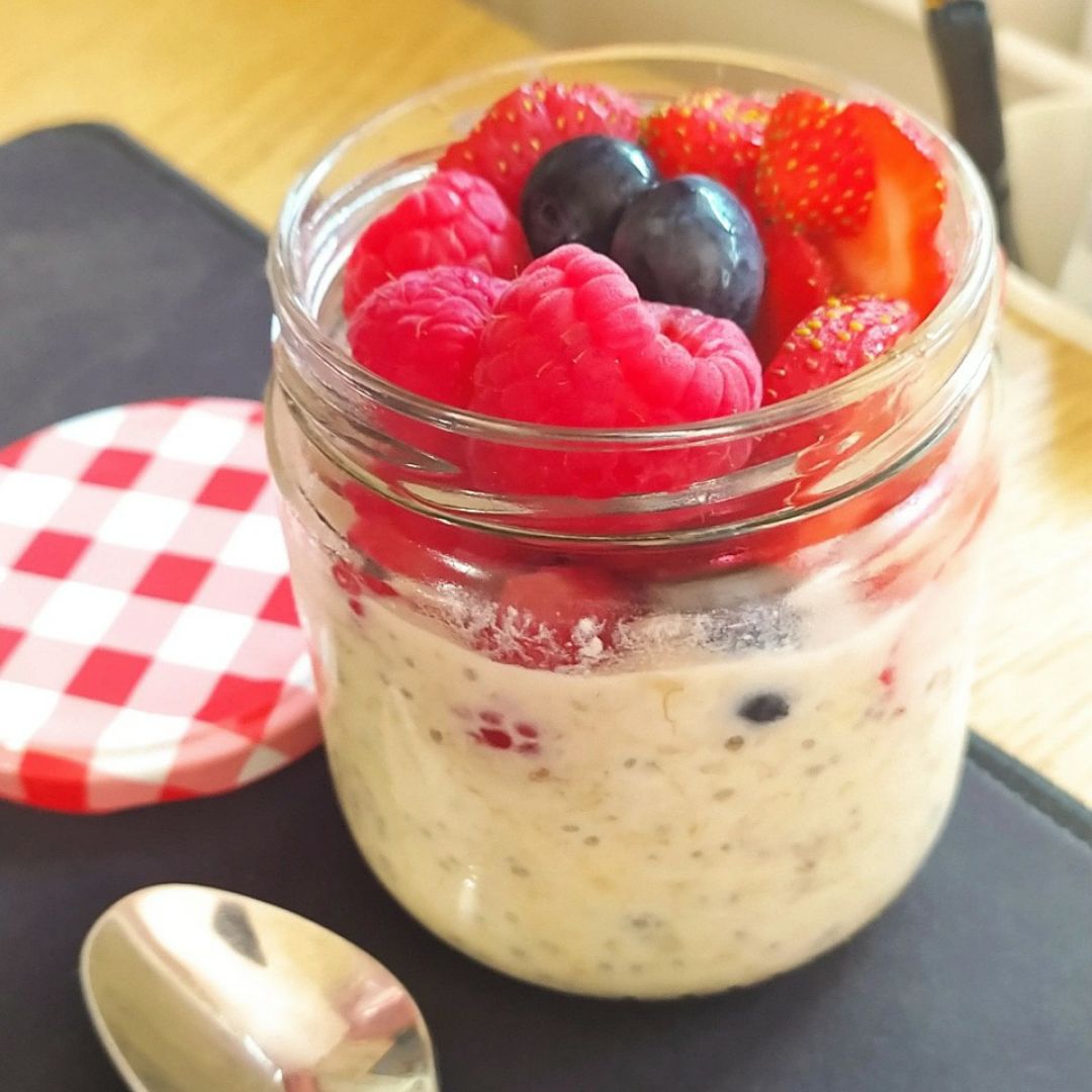 Overnight de avena y frutos rojos