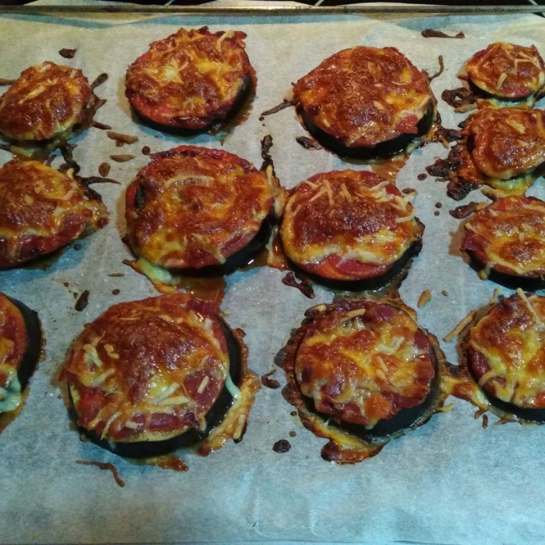 Pizza con base de berenjena Pizza con base de berenjena