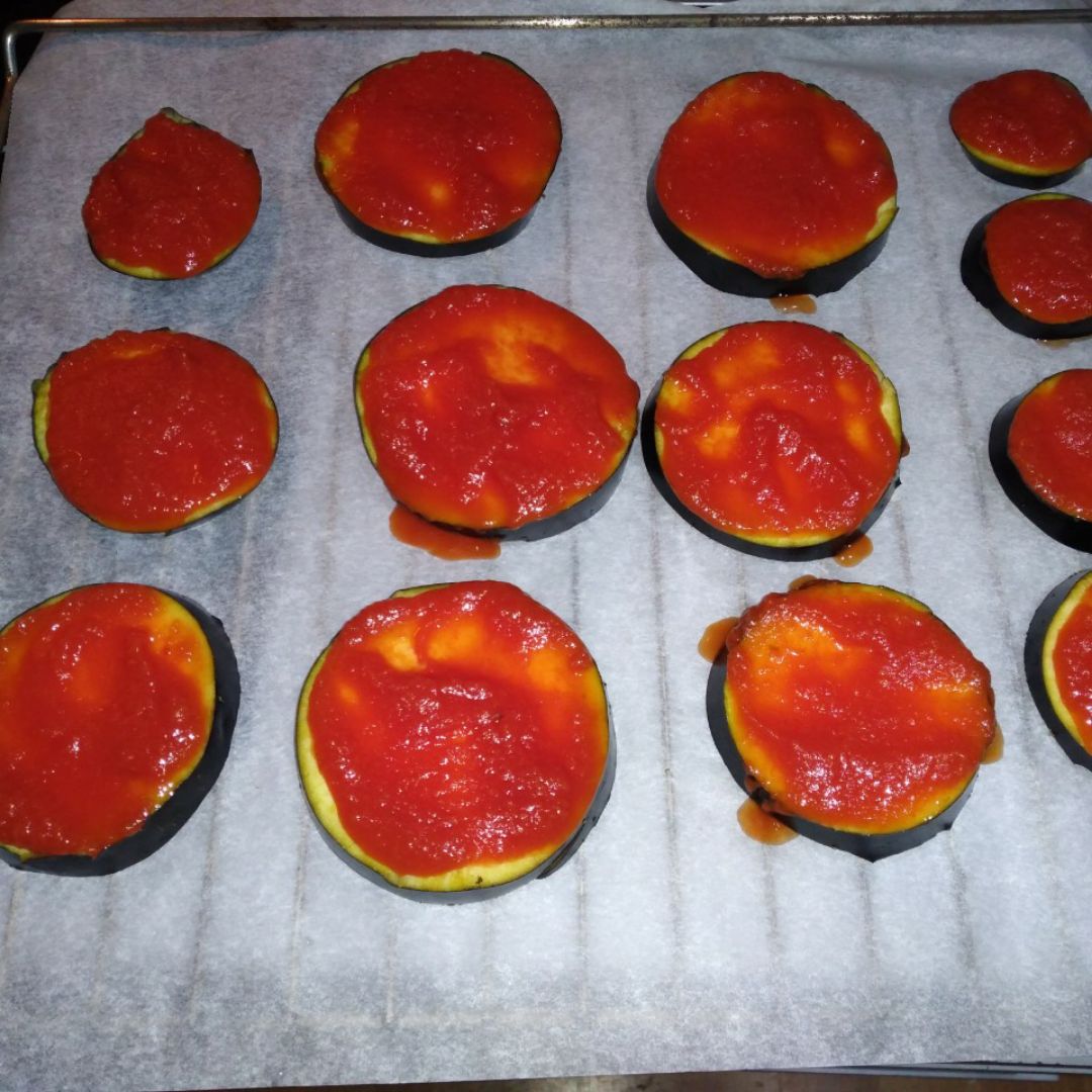 Pizza con base de berenjena Paso 1 Pizza con base de berenjena Paso 1