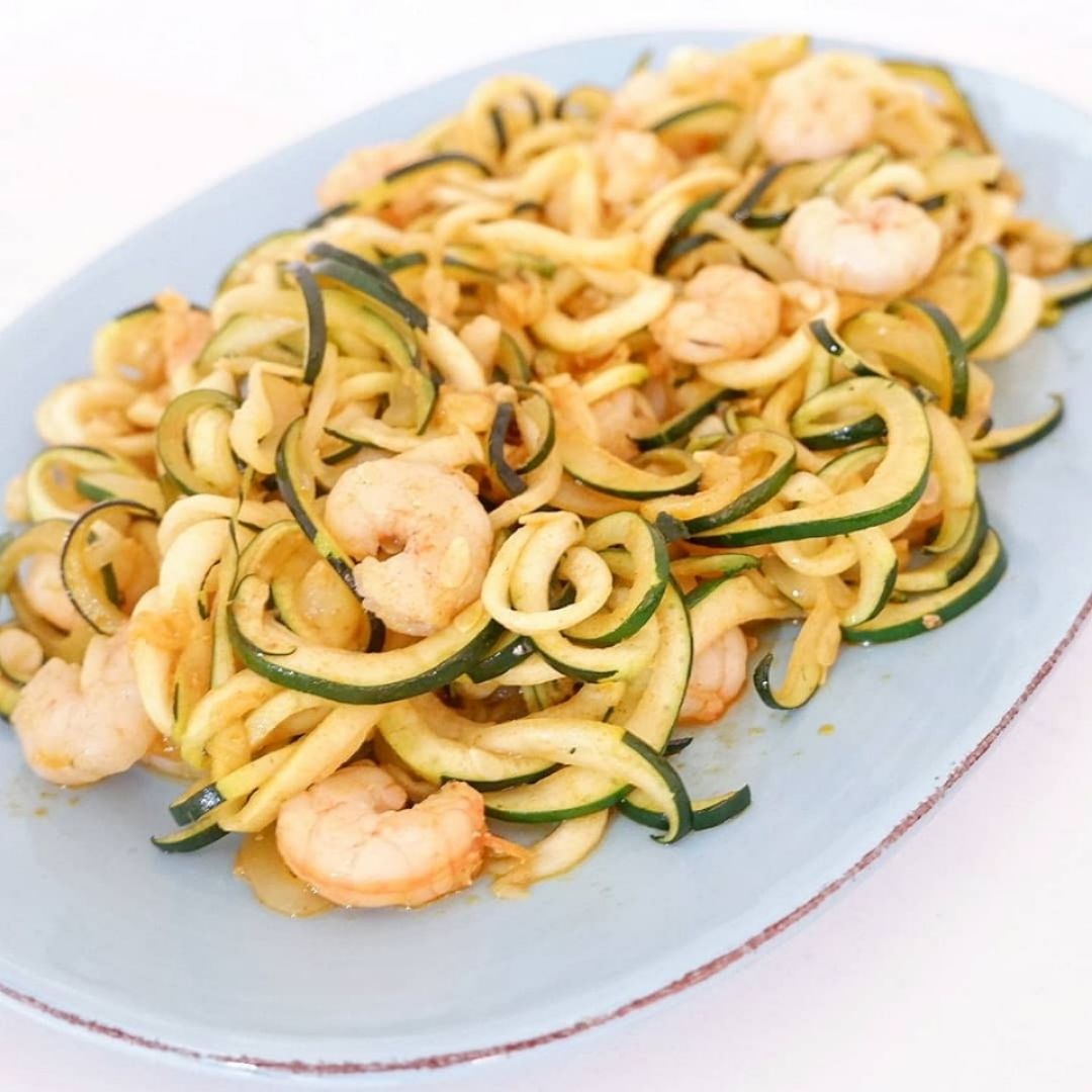 Calabacetis y gambas al ajillo, pimentón y cayena