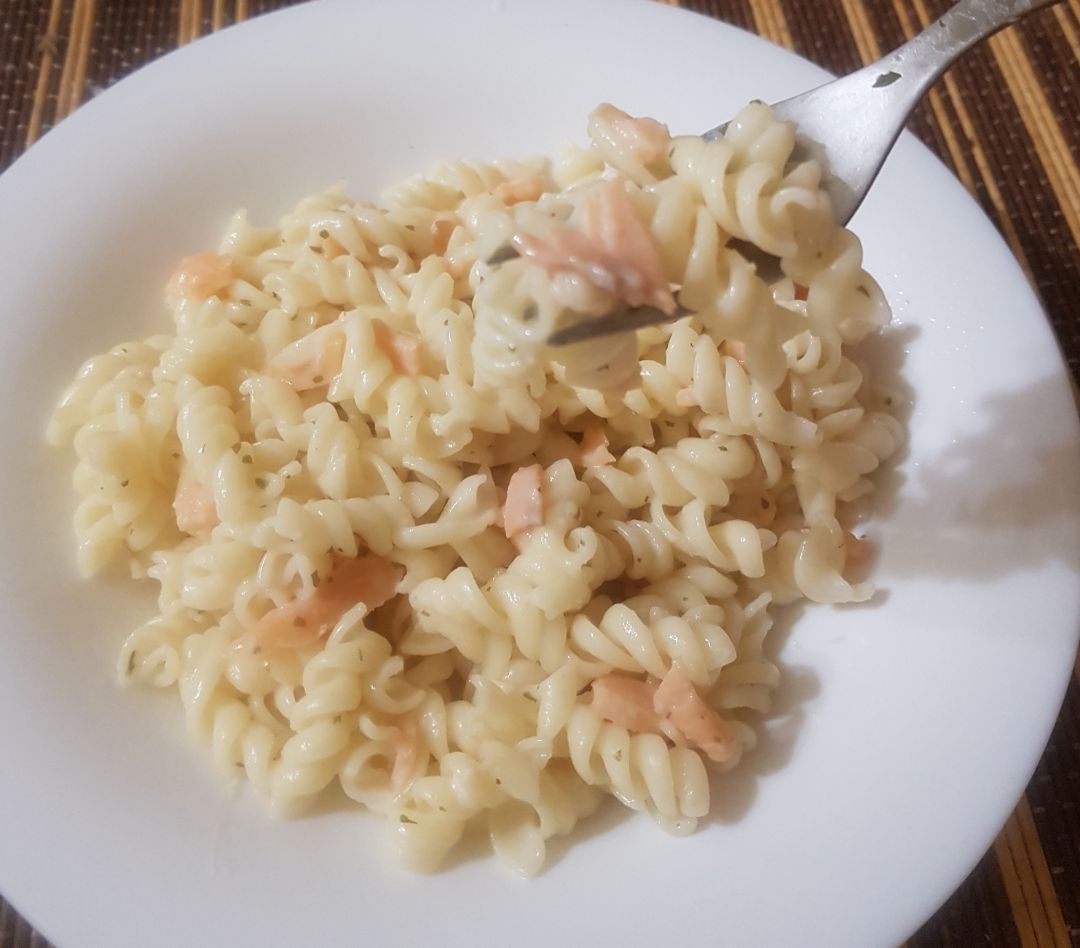 Pasta cremosa con salmon