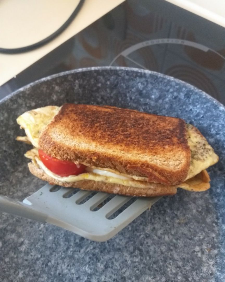 Sándwich rápido de tortilla y queso