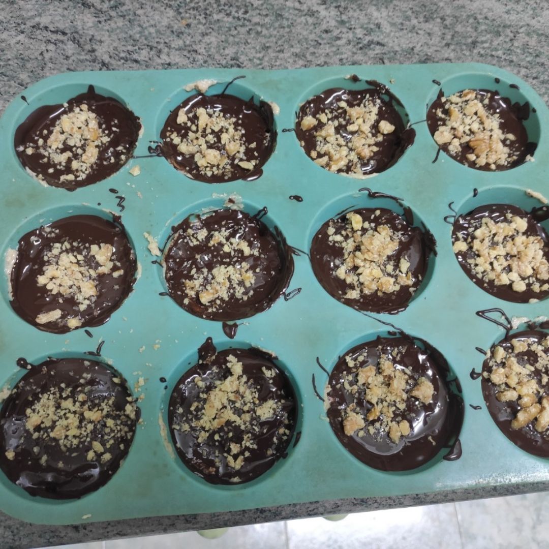 Bombones de chocolate 85% rellenos de crema kinder Paso 3 Bombones de chocolate 85% rellenos de crema kinder Paso 3