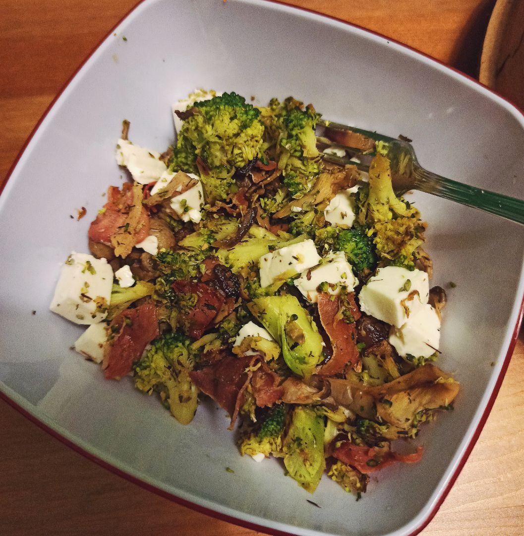 Brócoli con setas y jamón 🤤 Brócoli con setas y jamón 🤤