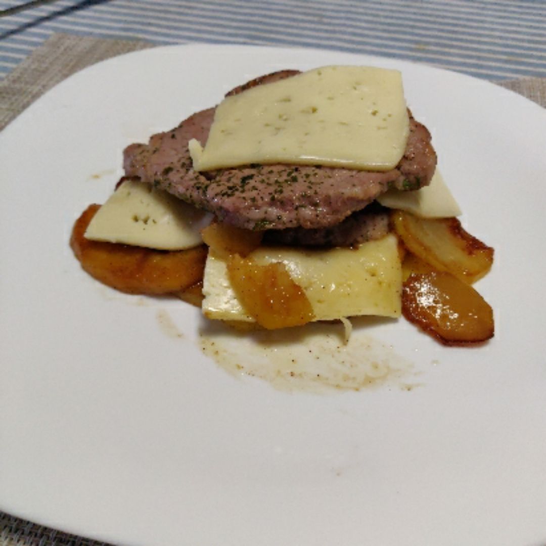 Cerdo con manzana y patata Cerdo con manzana y patata