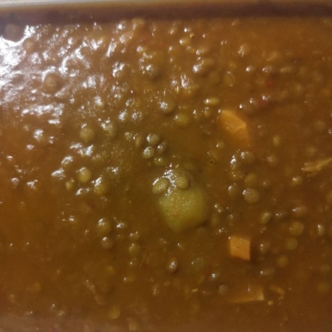 Lentejas con seitán y verduras. Lentejas con seitán y verduras.