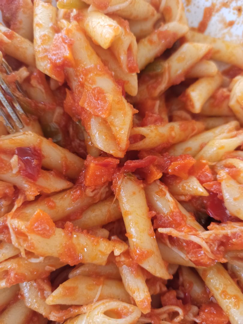 Macarrones con pimiento y zanahoria 